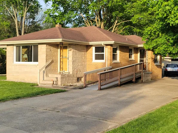 313 Hazen St, Paw Paw, MI 49079