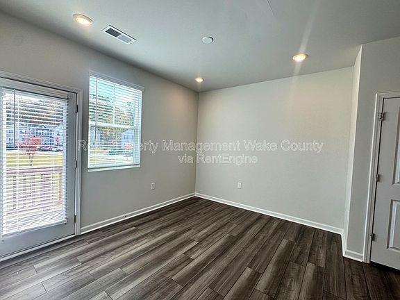 4th image of 2727 Chert Ln