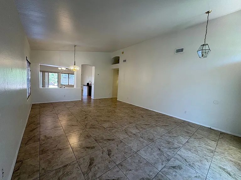 1885 E Drake Dr — Photo 4