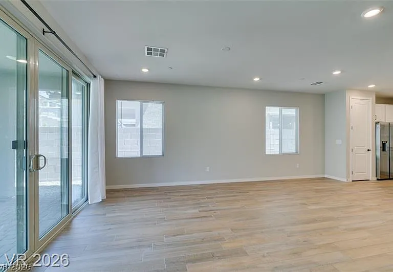 109 Medianoche St — Photo 15