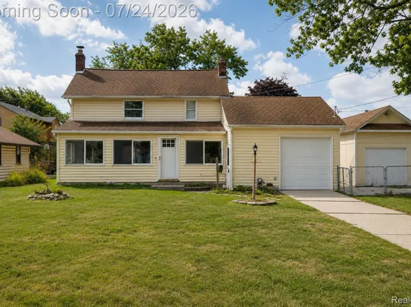 22464 Beach St, Saint Clair Shores, MI 48081