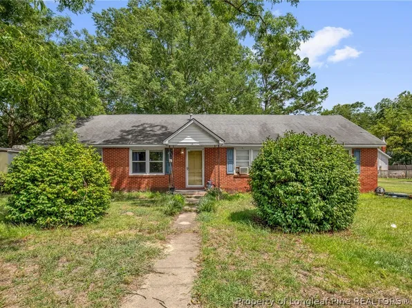 318 N Elm St, Maxton, NC 28364