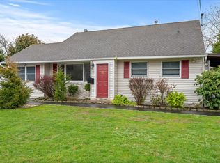 22 Farragut Ave, Bay Shore, NY 11706