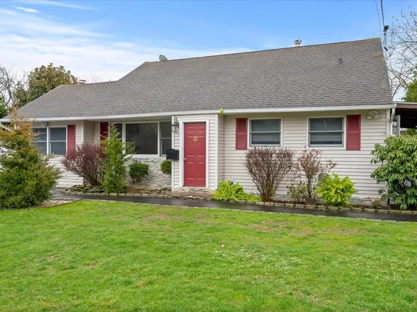 22 Farragut Avenue, Bay Shore, NY 11706