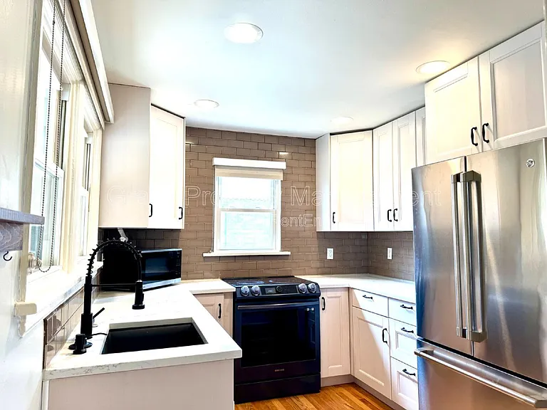 2970 Locust St — Photo 5