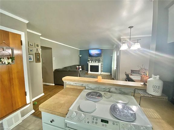 3rd image of 6603 Delora Ave