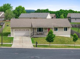 38 Dessa Rain Dr, Reedsburg, WI 53959