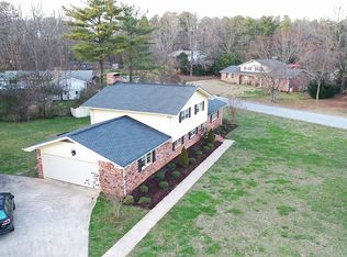 200 Edgewood Dr, Mauldin, SC 29662