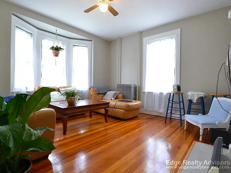 136 Brooks St — Photo 7