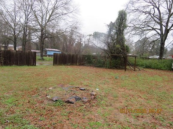 5th image of 702 Lindsey Ln