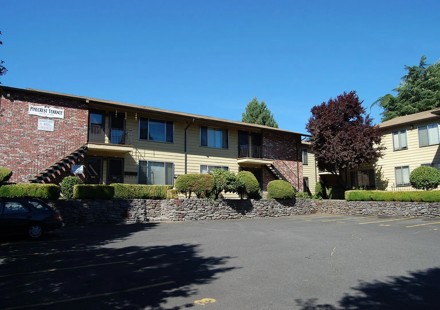 Pinecrest Terrace — Photo 1