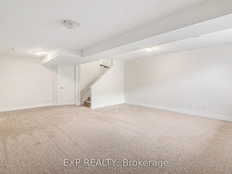 75 Gilberte St — Photo 26