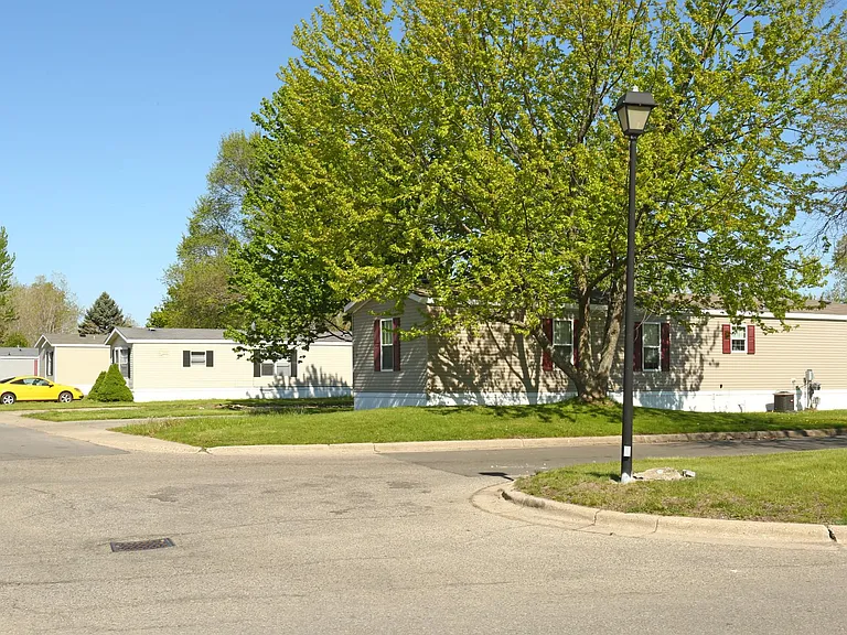 Candlewick Court — Photo 13