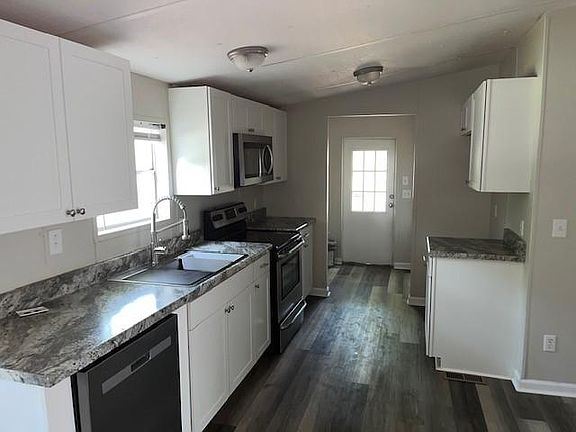 3rd image of 868 Clairmont Ave