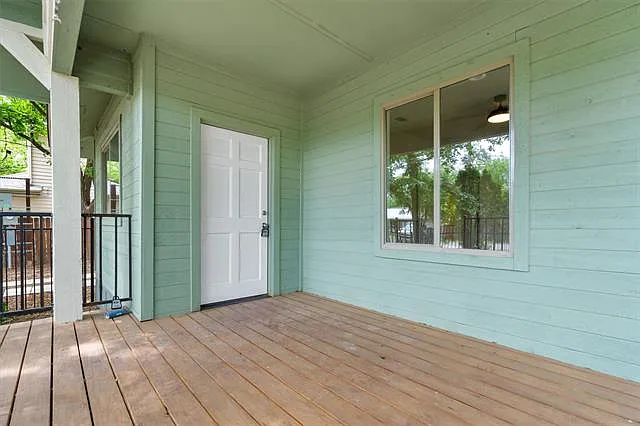 2 bed, 650 sqft, $1,749 — Photo 2