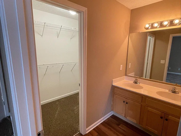 716 McKean Dr — Photo 10
