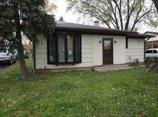 712 N Green Dr, Wheeling, IL 60090