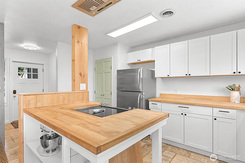 5th image of 5868 Sherry Place
