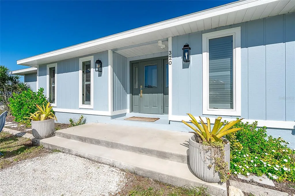 4 bed, 2.5 bath, 2423 sqft, $7,800 — Photo 4
