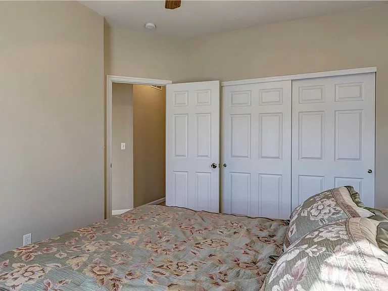 310 Royallsprings Pkwy — Photo 26