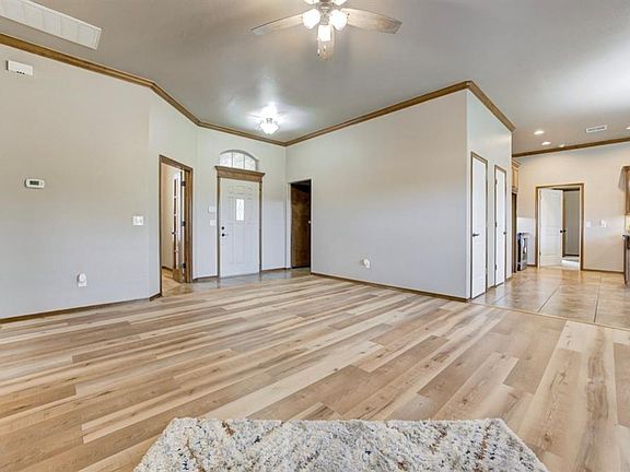 5th image of 1909 Wheatfield Ave