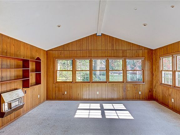 4th image of 33100 Redwood Blvd
