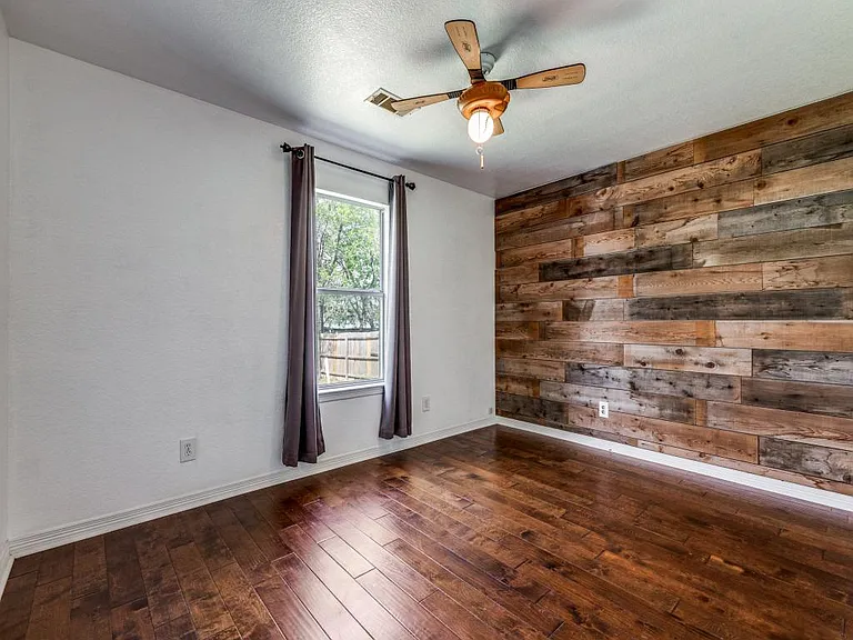 416 Scott Ln — Photo 8