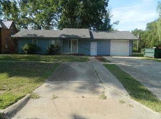 917 E Tyler Ave, Arkansas City, KS 67005