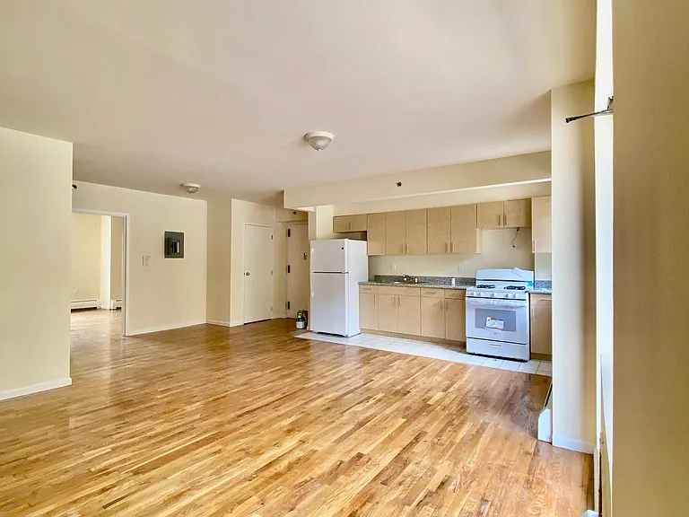 44 Hilton Ave #A4 — Photo 1