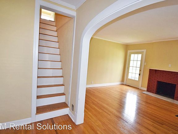 4th image of 211 W Kingwood Dr