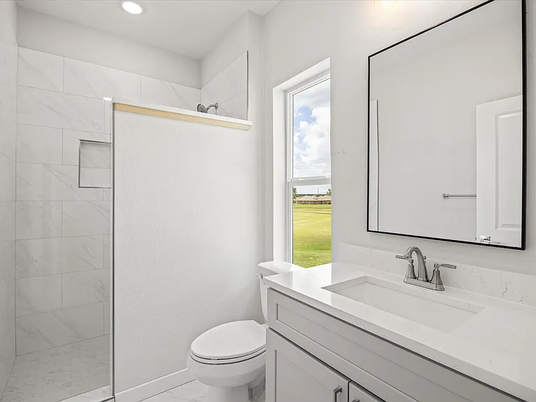 706 N Sycamore Dr — Photo 24