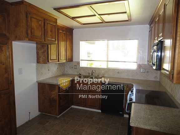 5th image of 2737 Orchid St