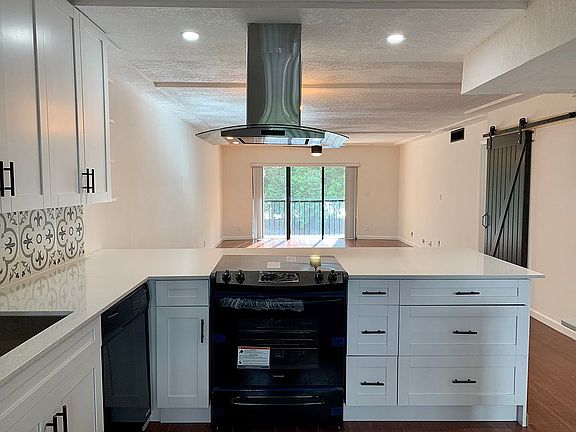 2nd image of 331 Lakeview Dr APT 205