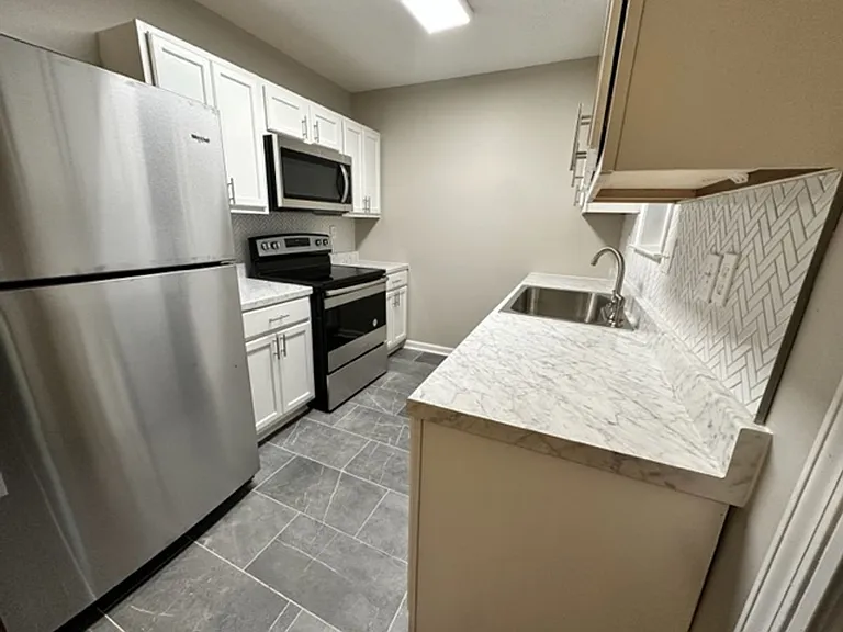 6655 Hartford Dr — Photo 4