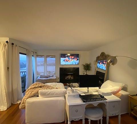4th image of 422 Headlands Ct #422