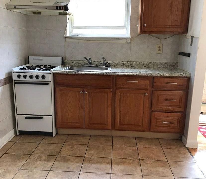 1st image of 84 Leighton Ave Floor 1