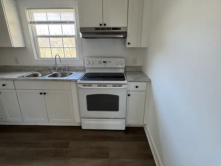 227 Lewis St — Photo 18