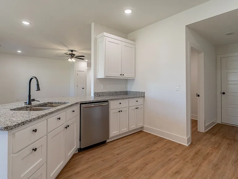 952 Petit Jean St — Photo 10