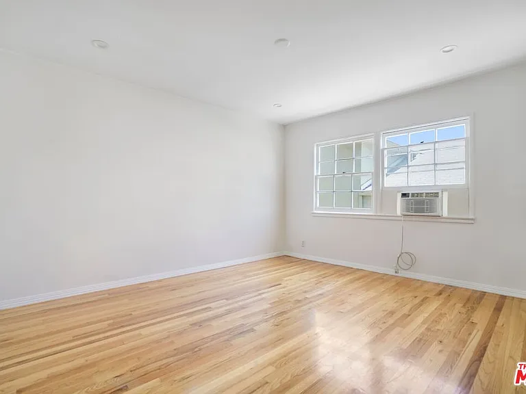 8563 Holloway Dr #3 — Photo 8