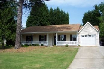 1st image of 915 Clover Ln