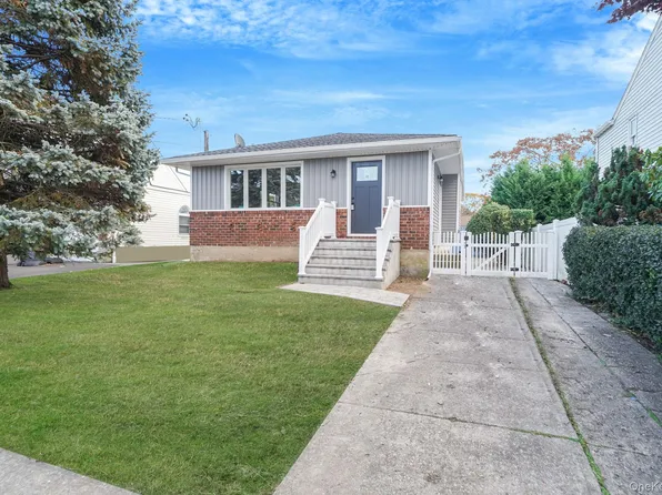 116 Parkhill Avenue, Massapequa, NY 11758