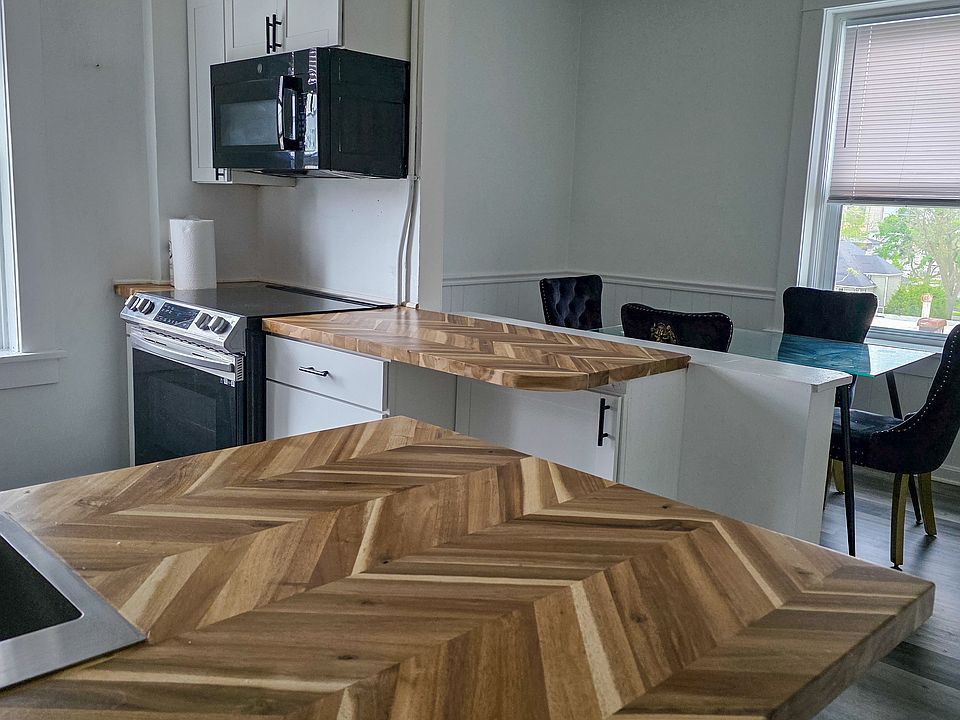 1st image of 303 E Washington St APT 8