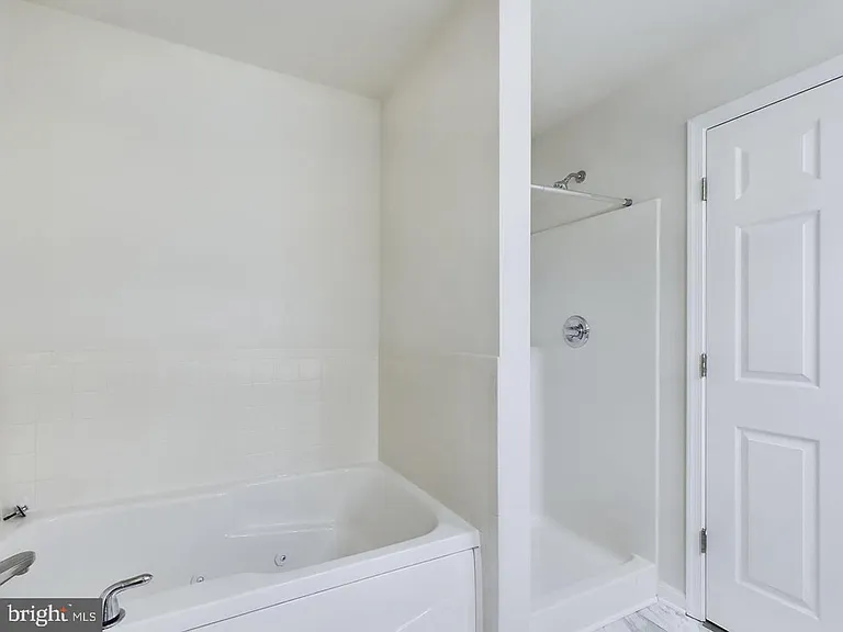 302 Baughmans Ln #M — Photo 28
