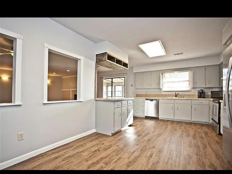 1409 SE South St — Photo 8