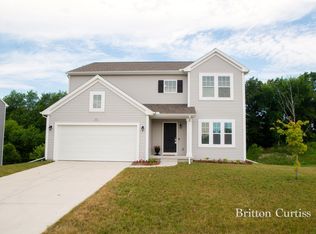 427 Oak Meadow Dr, Middleville, MI 49333