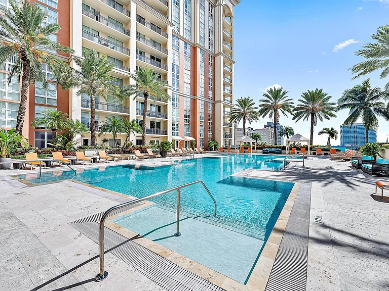 550 Okeechobee Blvd #422 — Photo 33