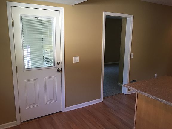5th image of 2829 Hudson Dr