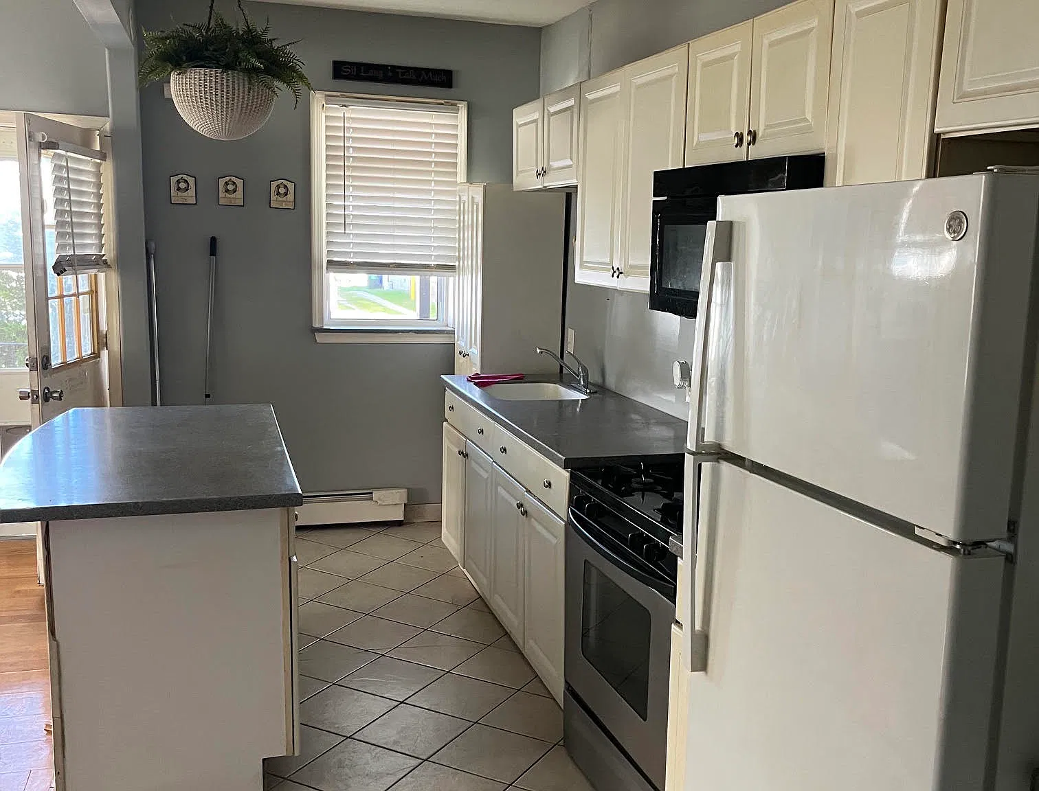1 bed, 1000 sqft, $2,100 — Photo 3