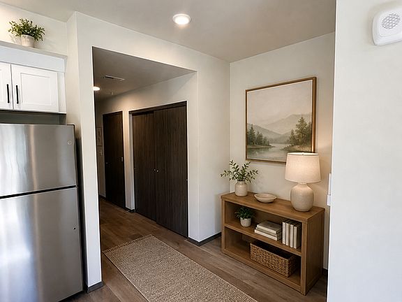 5th image of 1024 S Houk Rd #101