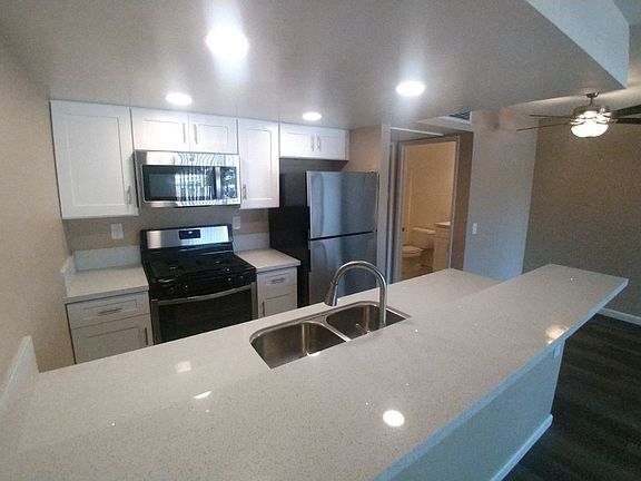4th image of 3227 Lincoln Ave APT 2